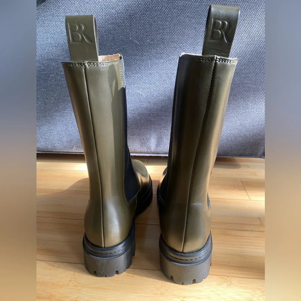 BANANA REPUBLIC Lug-sole Chelsea Boots NWOT - Picture 4 of 7